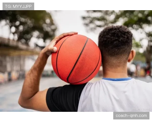 篮球新手必懂：持球五秒违例是什么？如何在比赛中避免？
